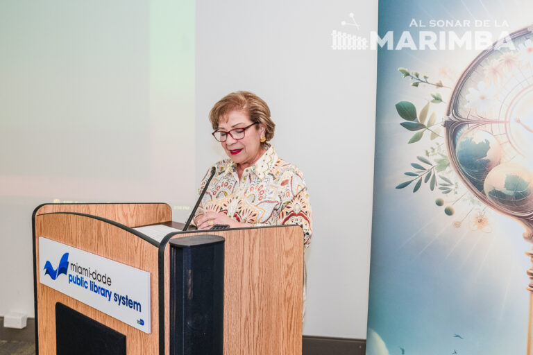 La Dra. Rosario Román maestra de ceremonia de este evento.