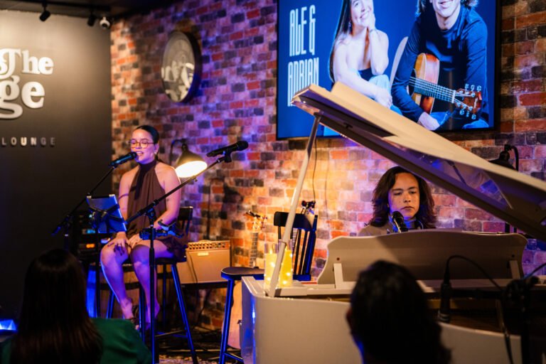 Ale y Adrián on The Vintage Room