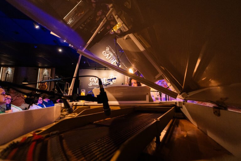 Ale y Adrián on The Vintage Room