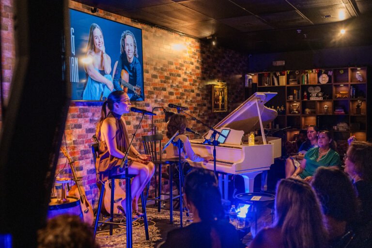 Ale y Adrián on The Vintage Room