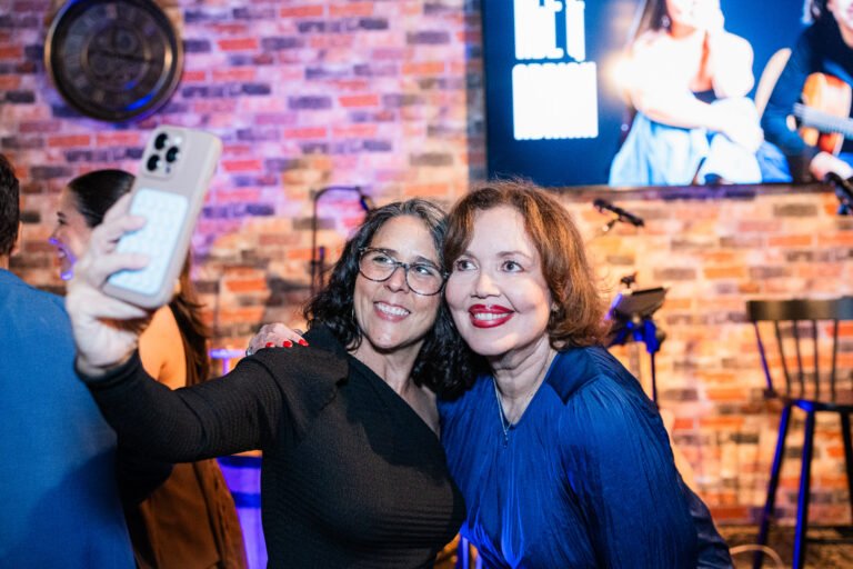 Ale y Adrián on The Vintage Room