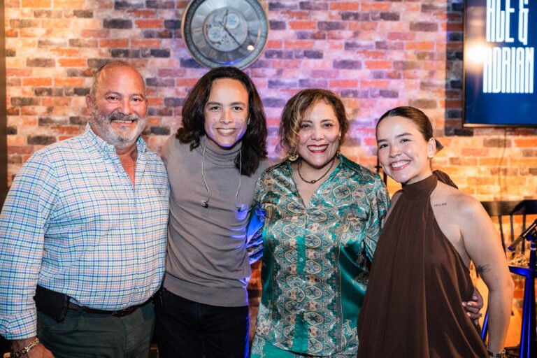 Ale y Adrián on The Vintage Room